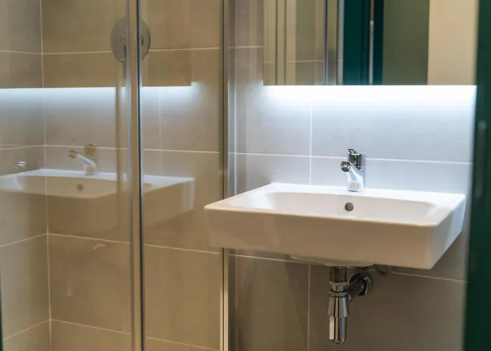 Destiny Student - Parkgate (adults Only) * דבלין